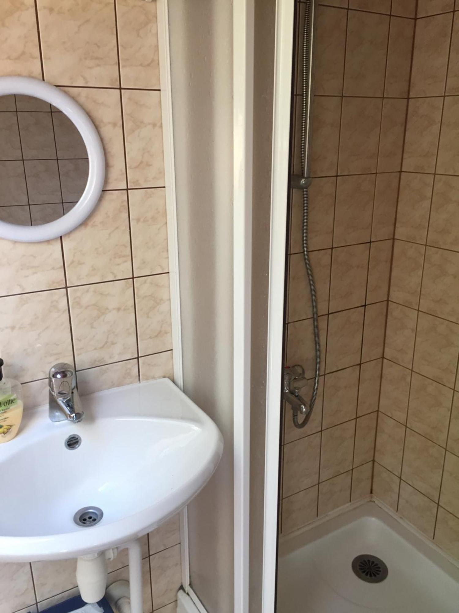 Laane Pansion Bed & Breakfast Kasmu Bagian luar foto